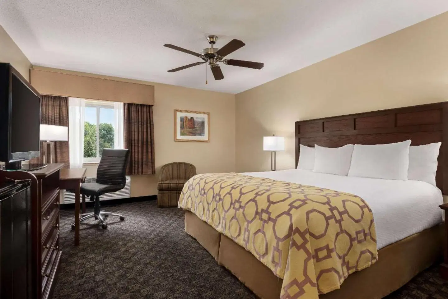 Baymont by Wyndham Mt. Pleasant ROOM_EXAMPLE