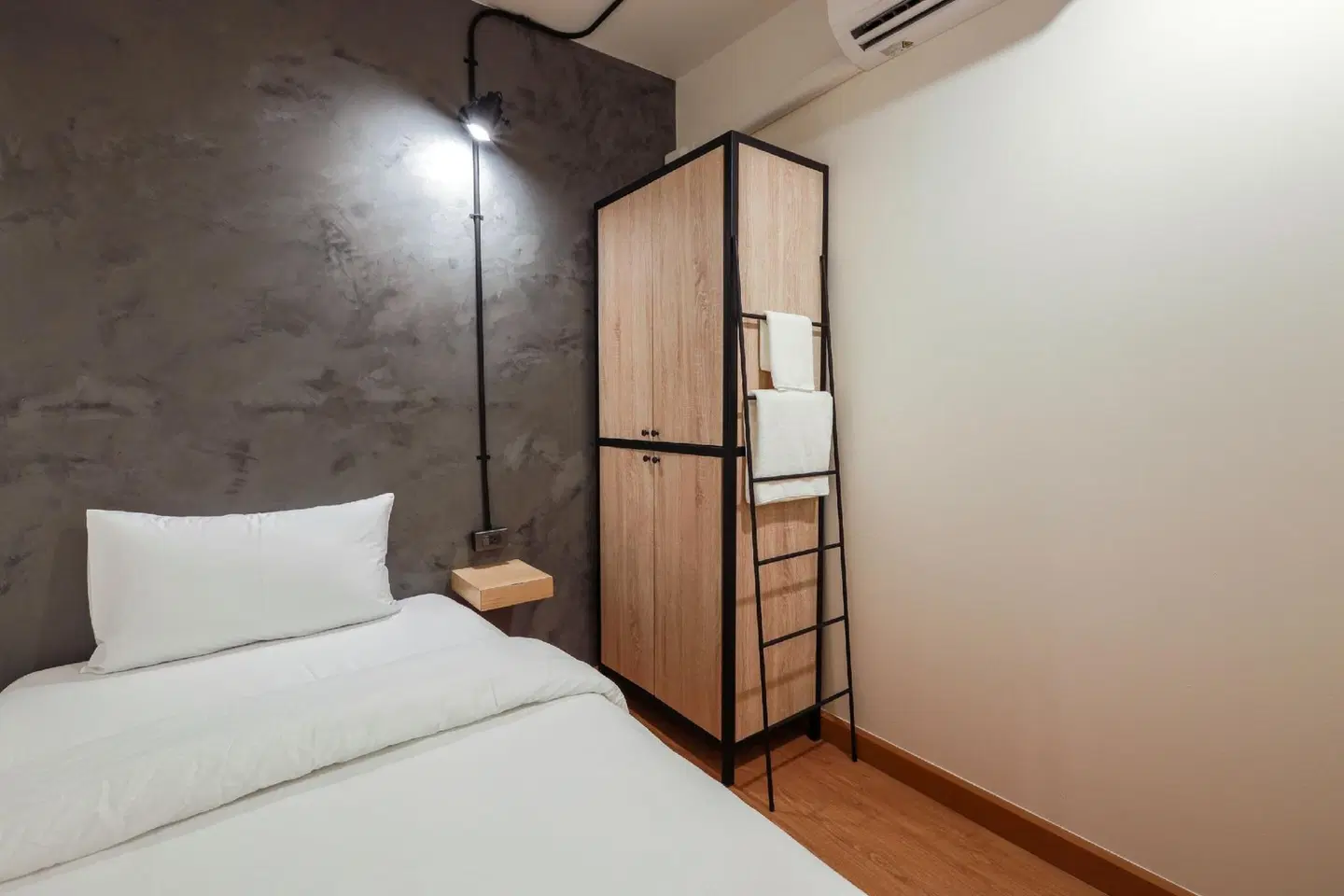 Siam Subway Hostel and Café ROOM_EXAMPLE