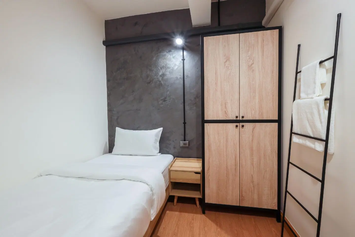 Siam Subway Hostel and Café ROOM_EXAMPLE