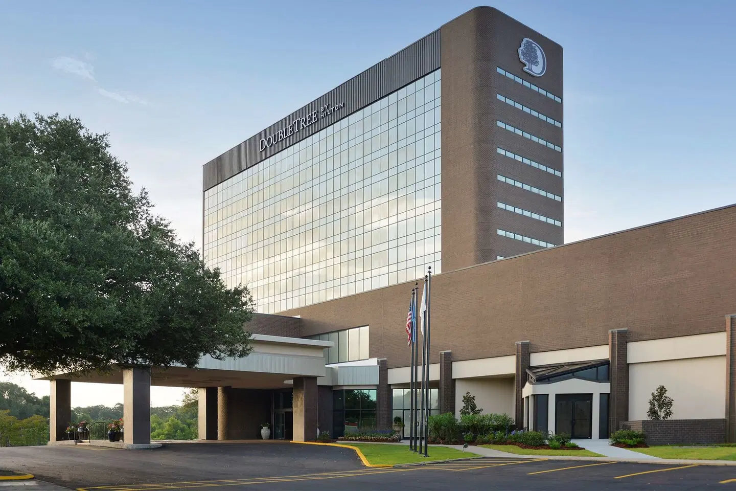 DoubleTree by Hilton Hotel Lafayette EXTERIOR