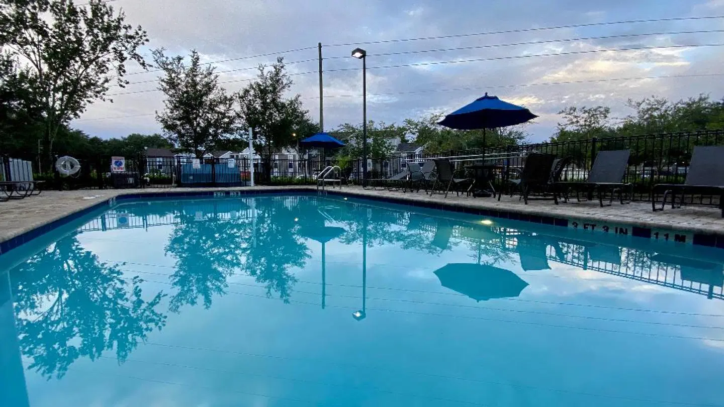 Holiday Inn Express & Suites Orlando East-UCF Area OUTDOOR_POOL