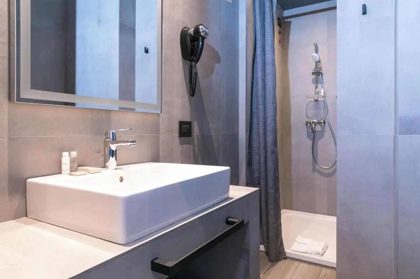 Kira Suites Hotel Milano Badezimmer