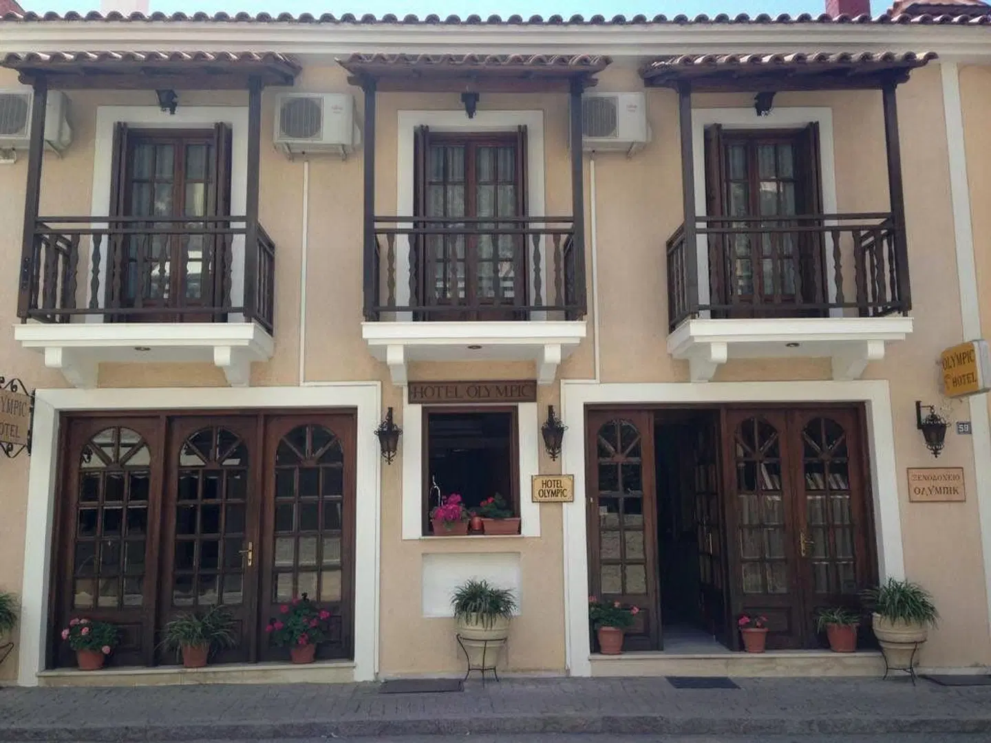 Olympic Hotel EXTERIOR