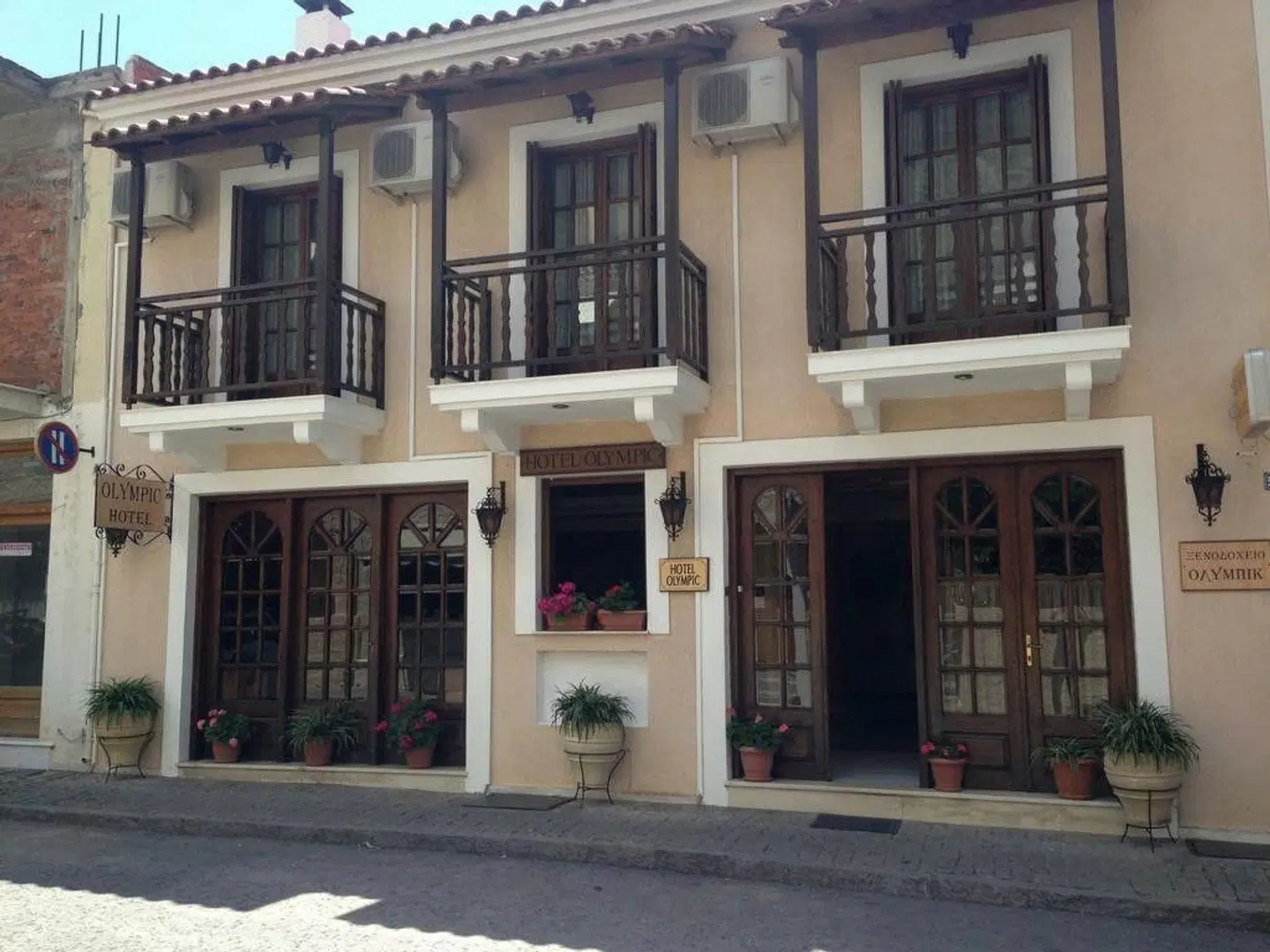 Olympic Hotel EXTERIOR