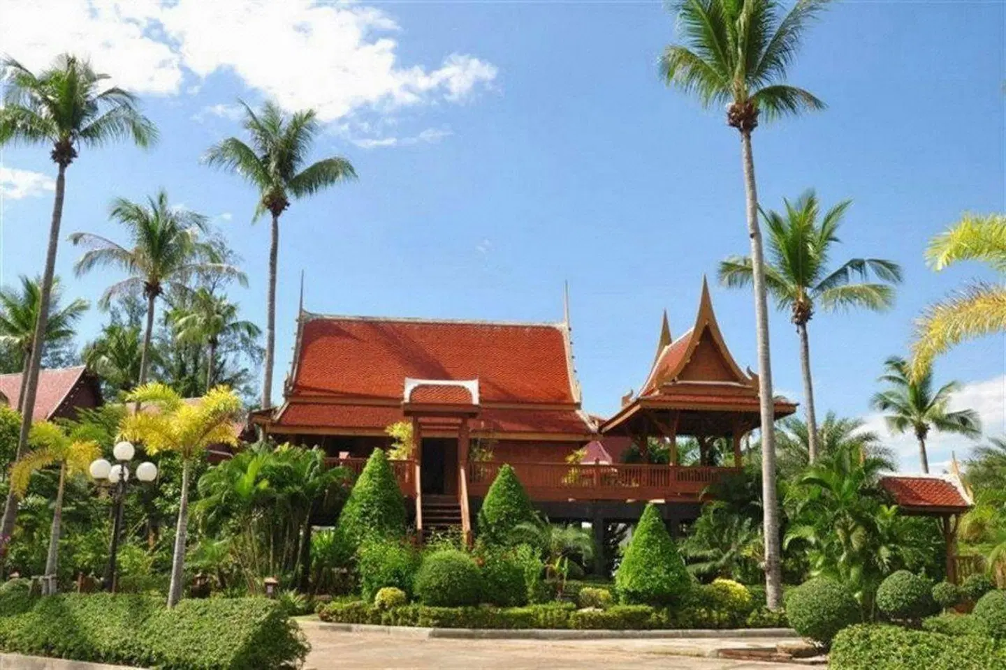Royal Lanta Resort & Spa EXTERIOR
