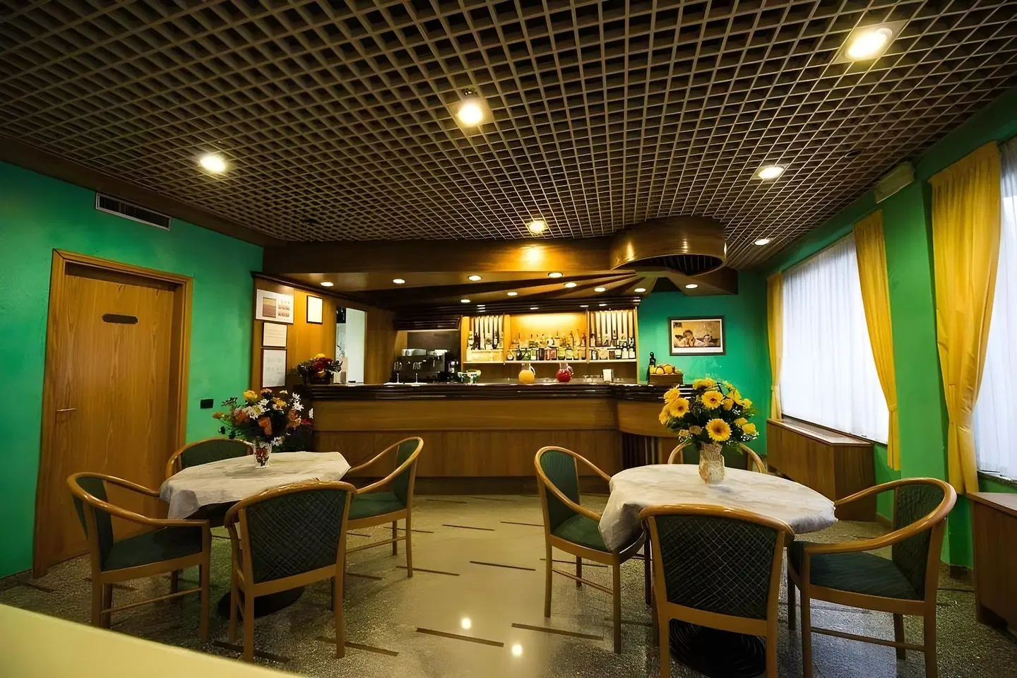 Domenichino Bar
