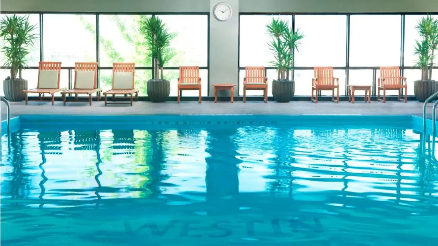 The Westin O'Hare Hallenbad
