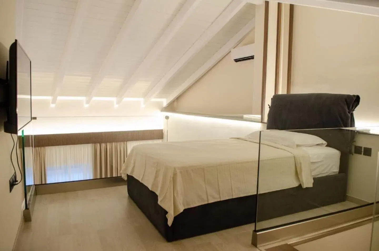Leone suites ROOM_EXAMPLE