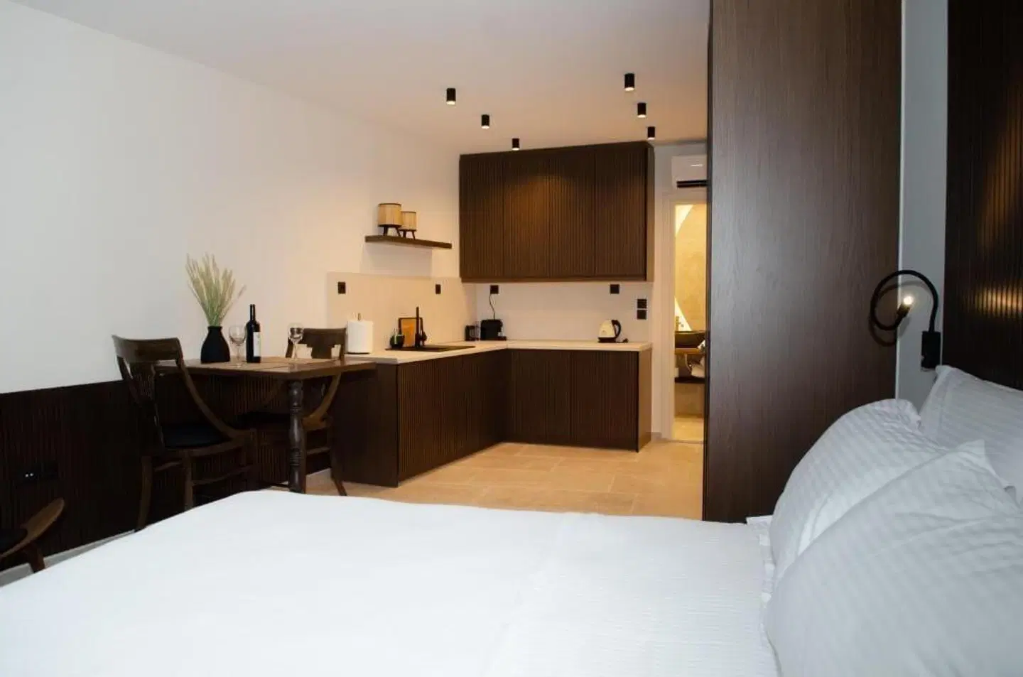 Leone suites ROOM_EXAMPLE