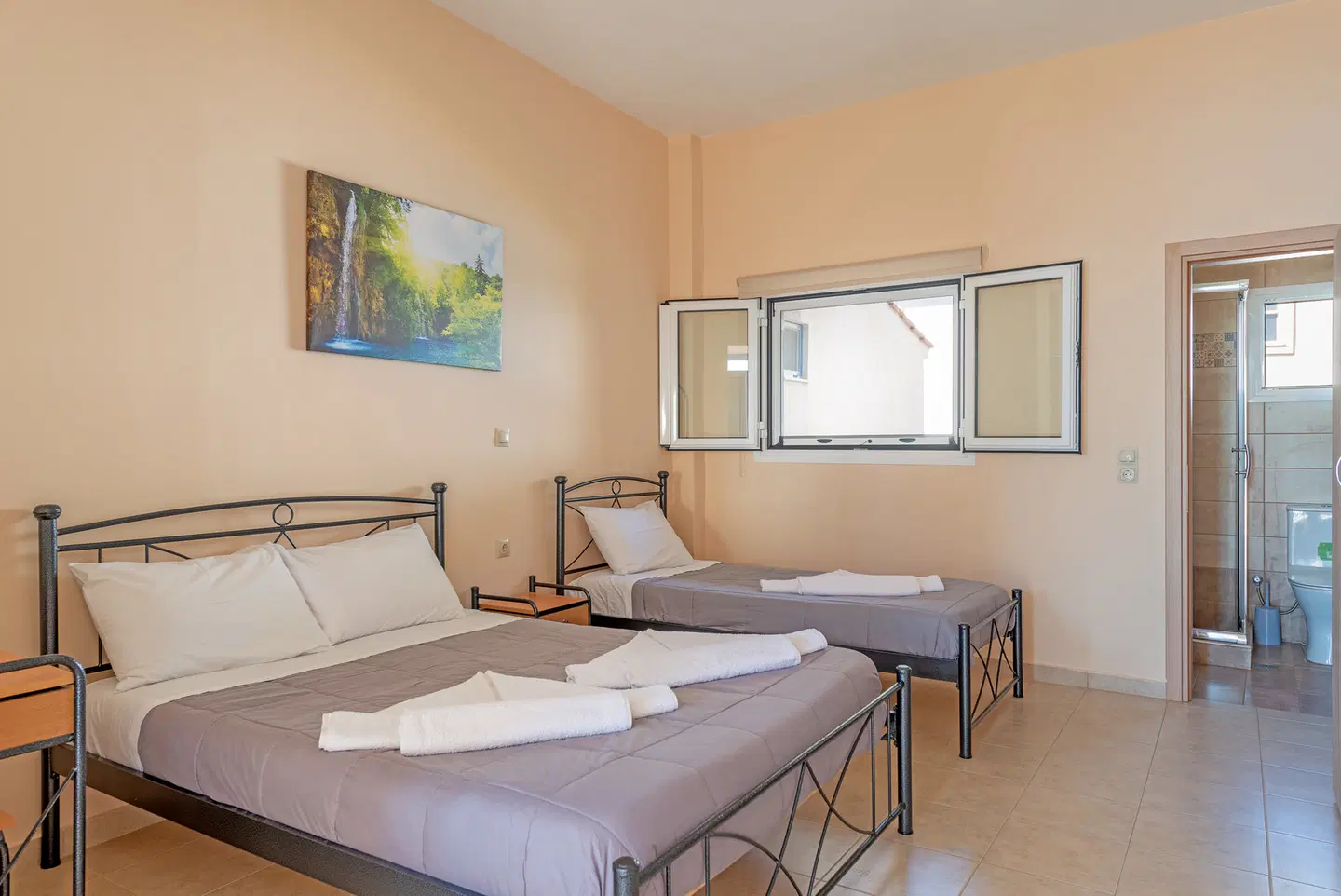 Akrogiali Studios ROOM_EXAMPLE