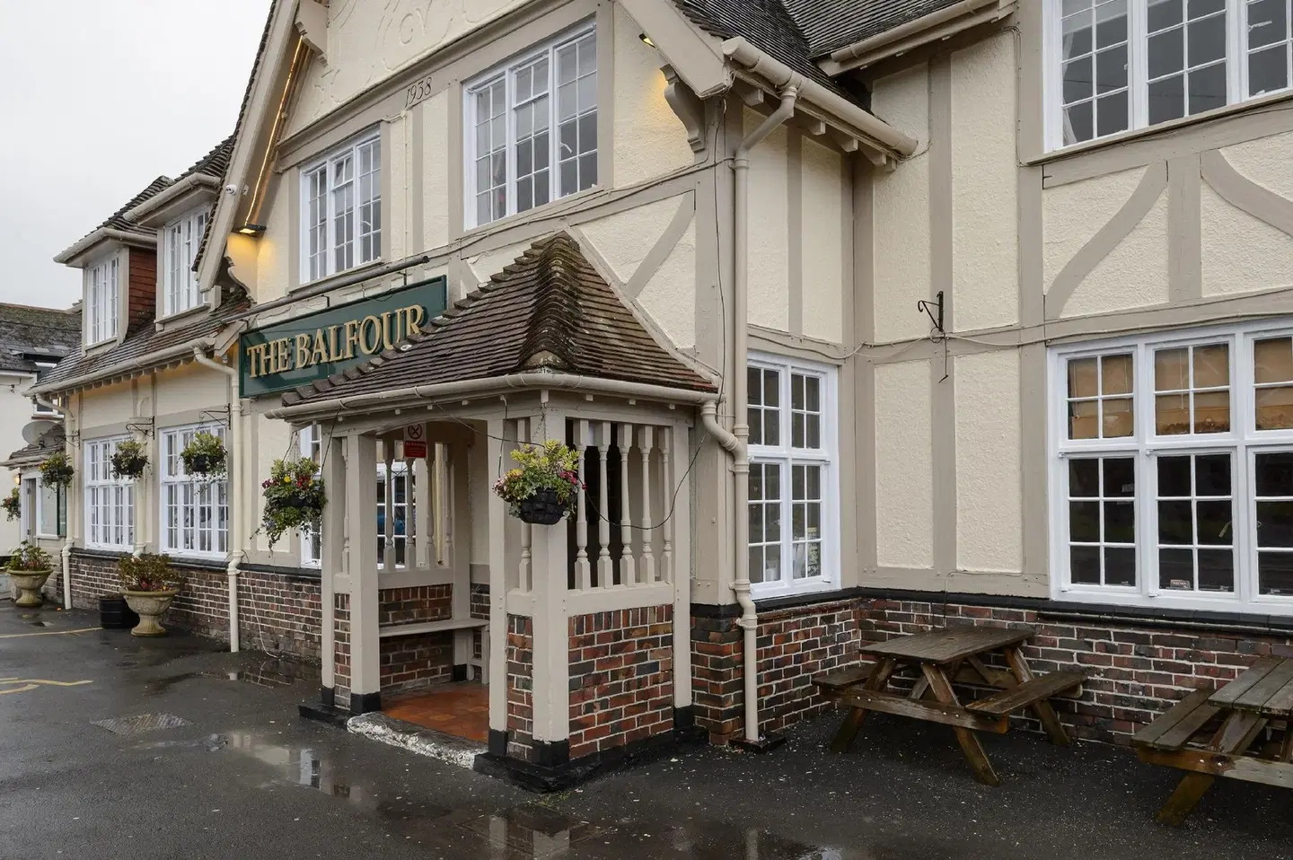 Balfour Arms EXTERIOR