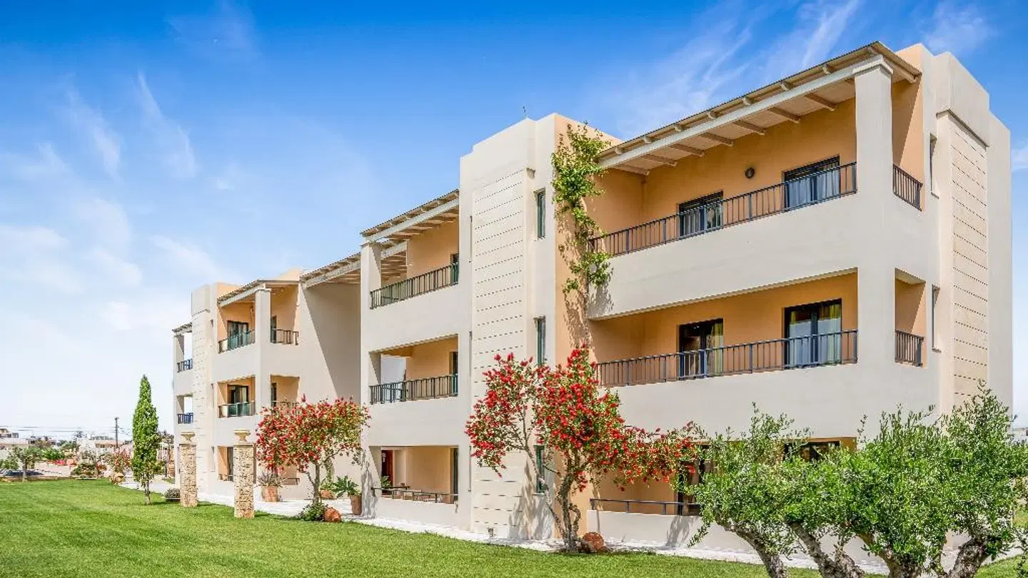 Golden Bay Apartments - Garden Haven EXTERIOR