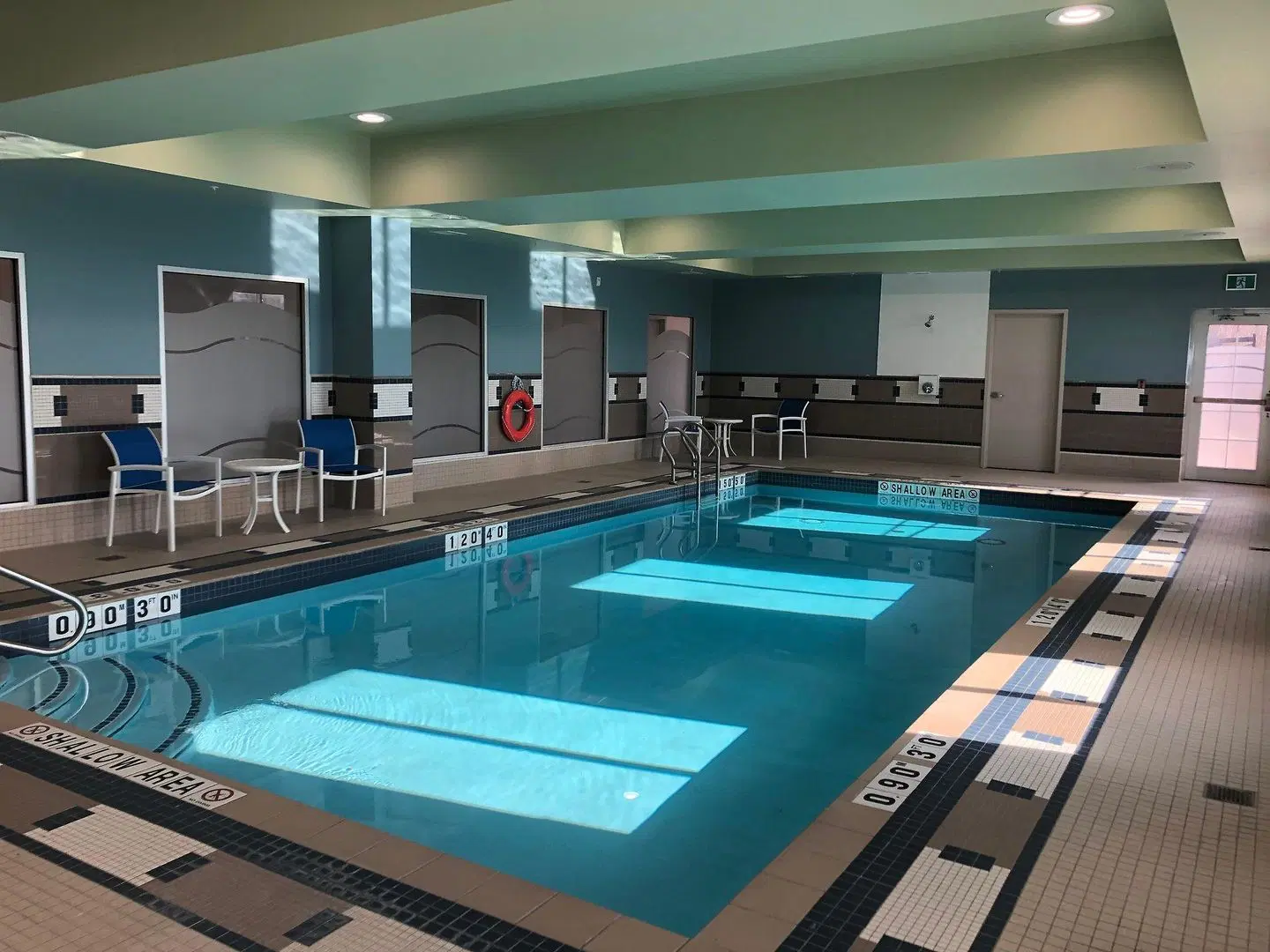 Holiday Inn Express & Suites Halifax Airport by IHG Hallenbad