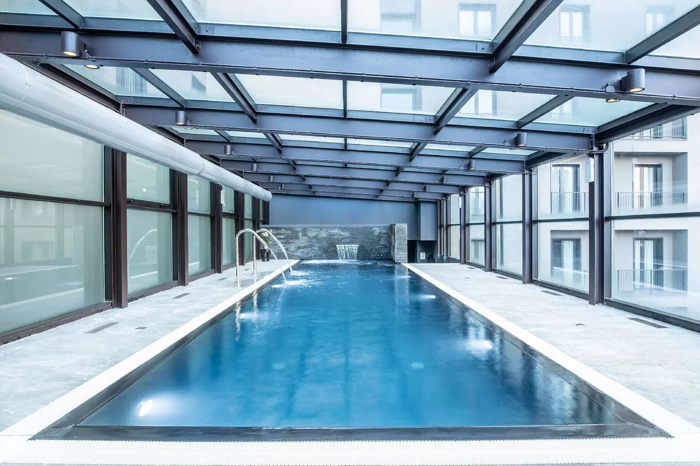 Radisson Blu Hotel, Milan Hallenbad