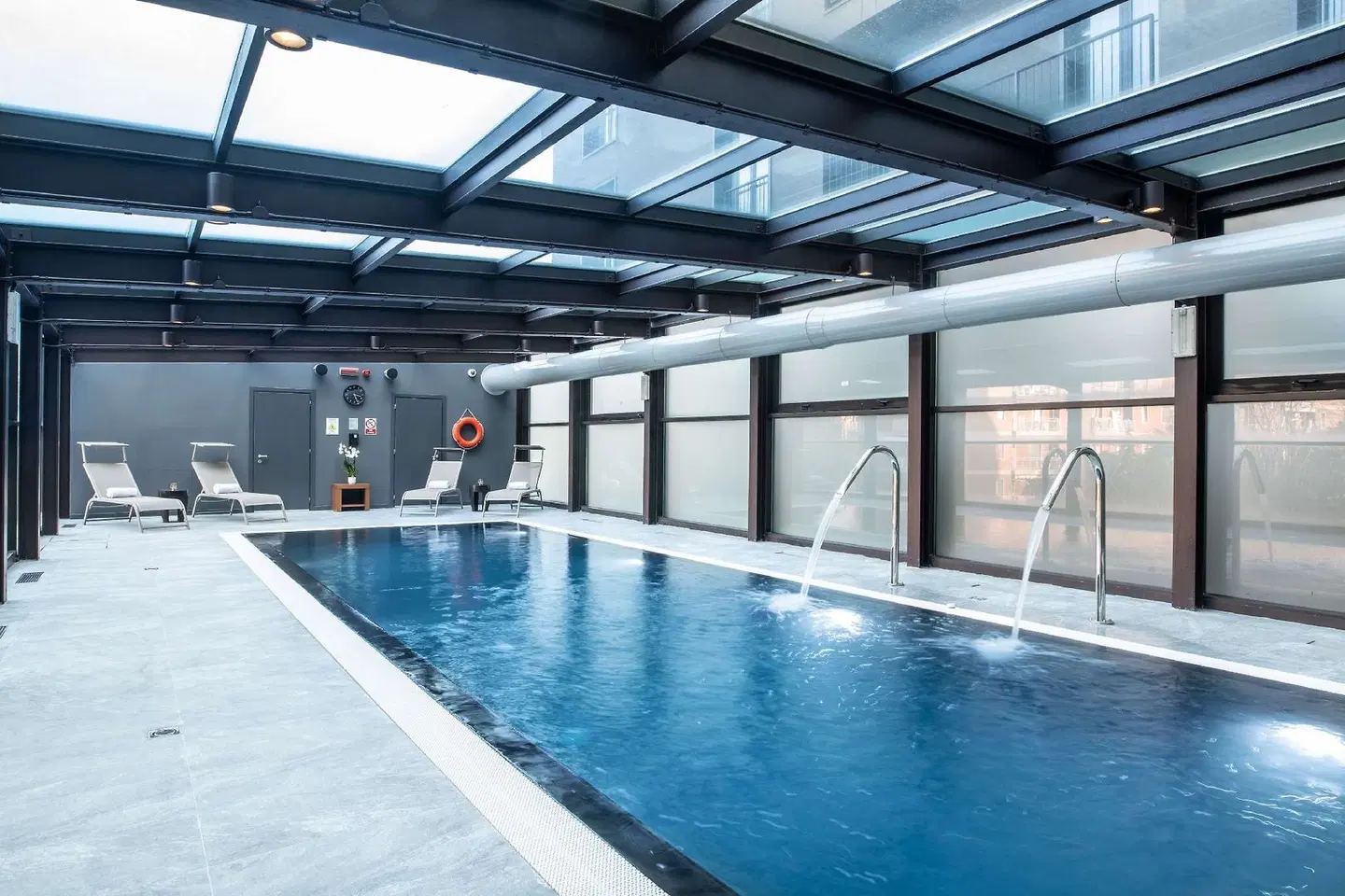 Radisson Blu Hotel, Milan Hallenbad