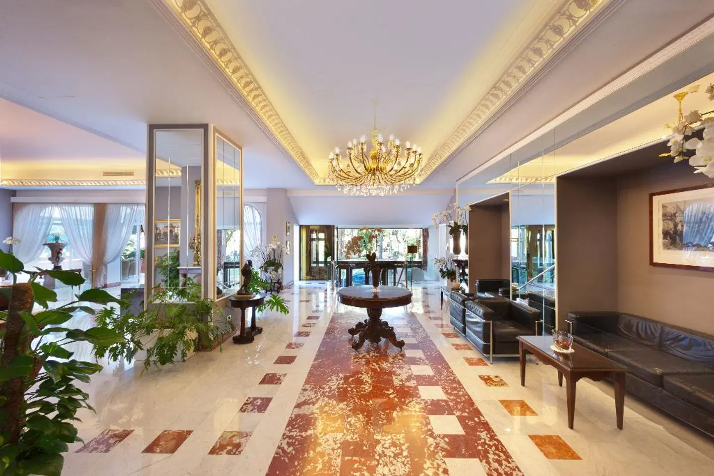 Continental LOUNGE_LOBBY