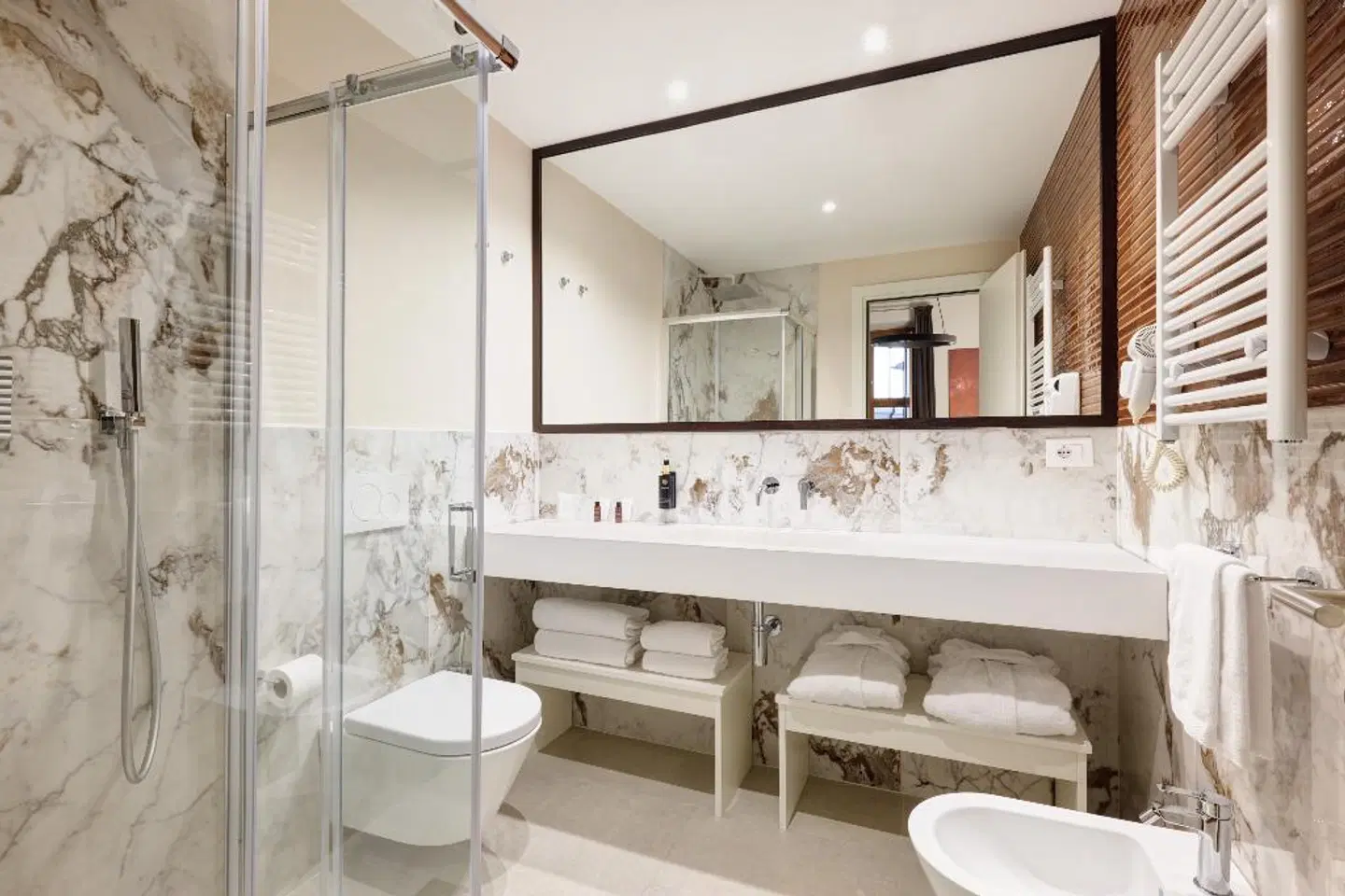 Navona Palace Luxury Inn Badezimmer