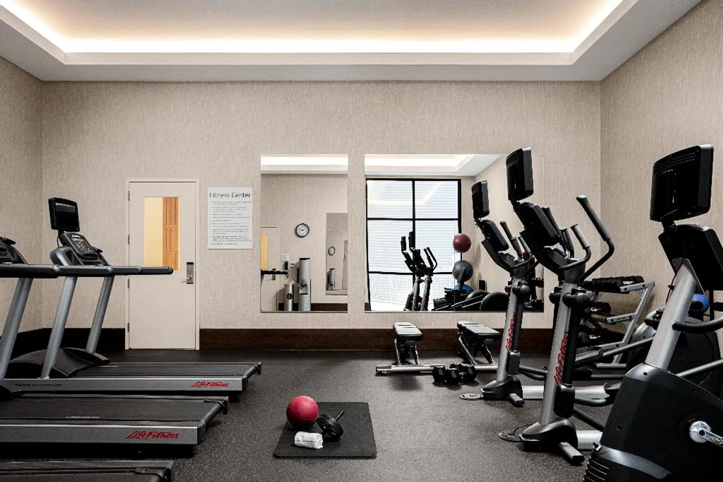 Holiday Inn & Suites Nashville Downtown - Broadway by IHG SPORTS_AND_LEISURE
