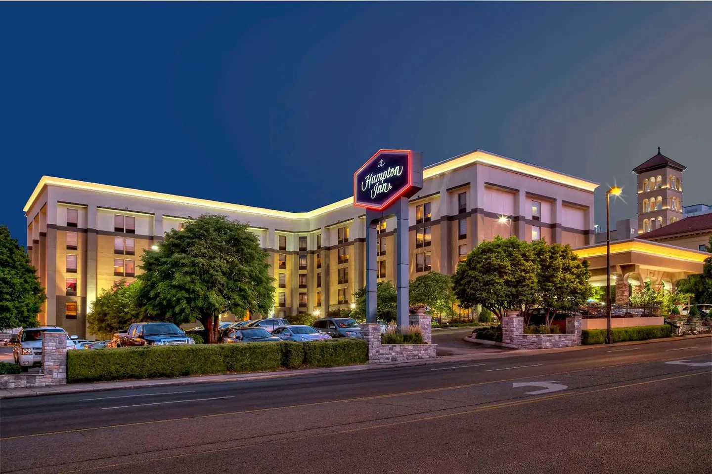 Hampton Inn Nashville/Vanderbilt EXTERIOR