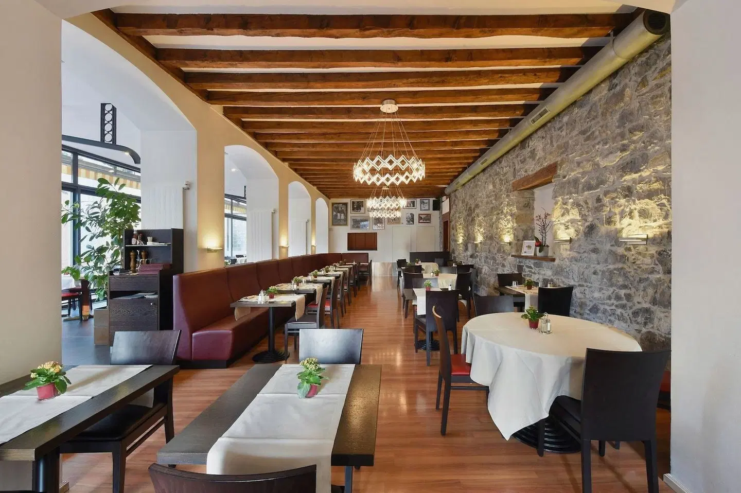 International & Terminus Bar