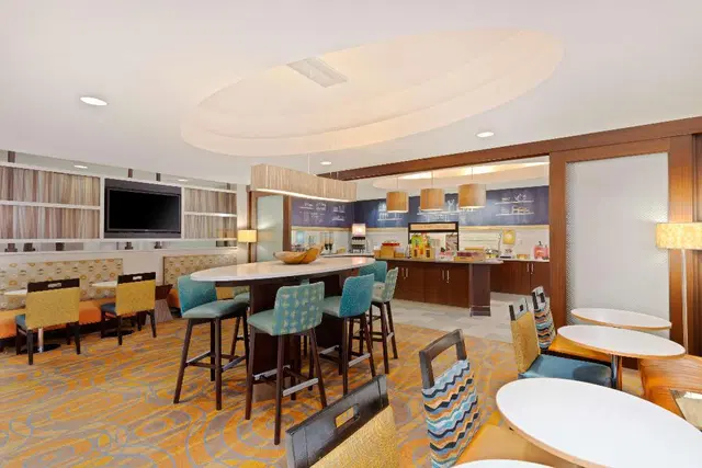 Hampton Inn Orlando-International Airport Bar