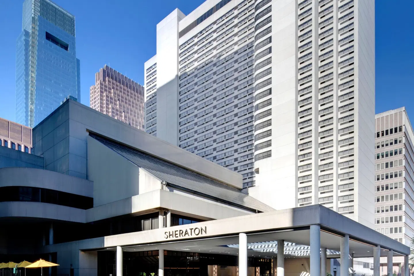 Sheraton Philadelphia Downtown EXTERIOR