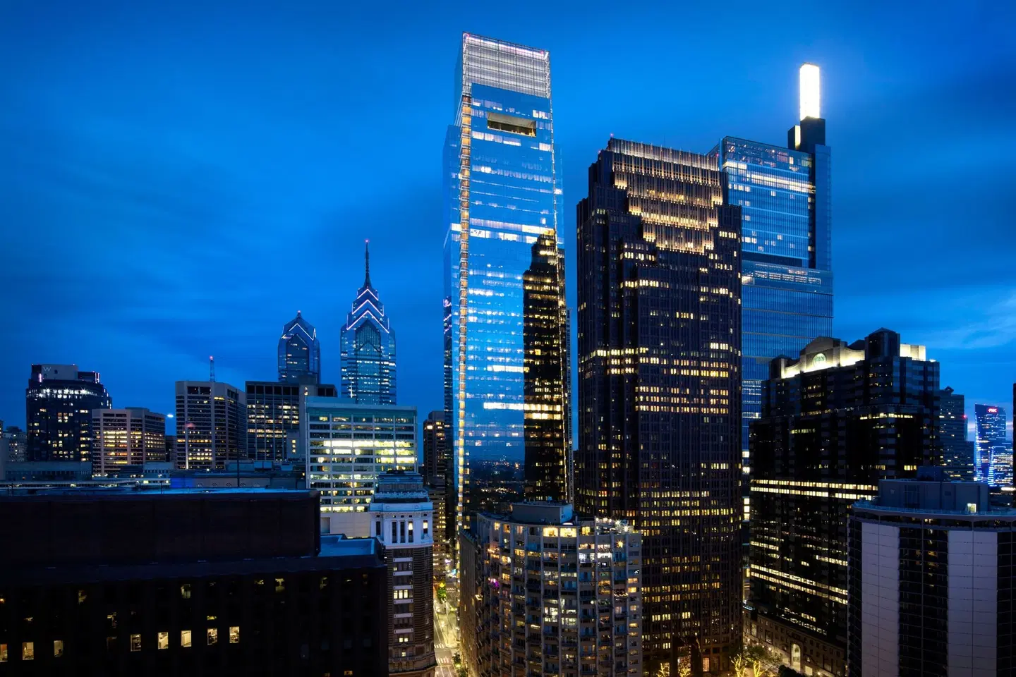 Sheraton Philadelphia Downtown EXTERIOR