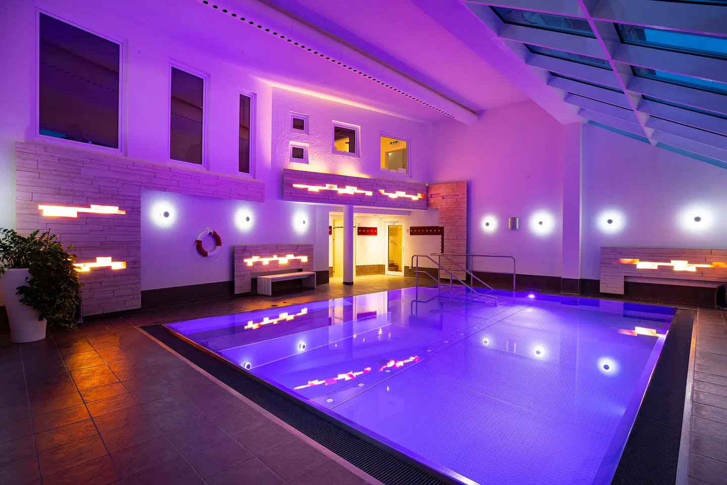 Bio- und Wellnesshotel Alpenblick Hallenbad