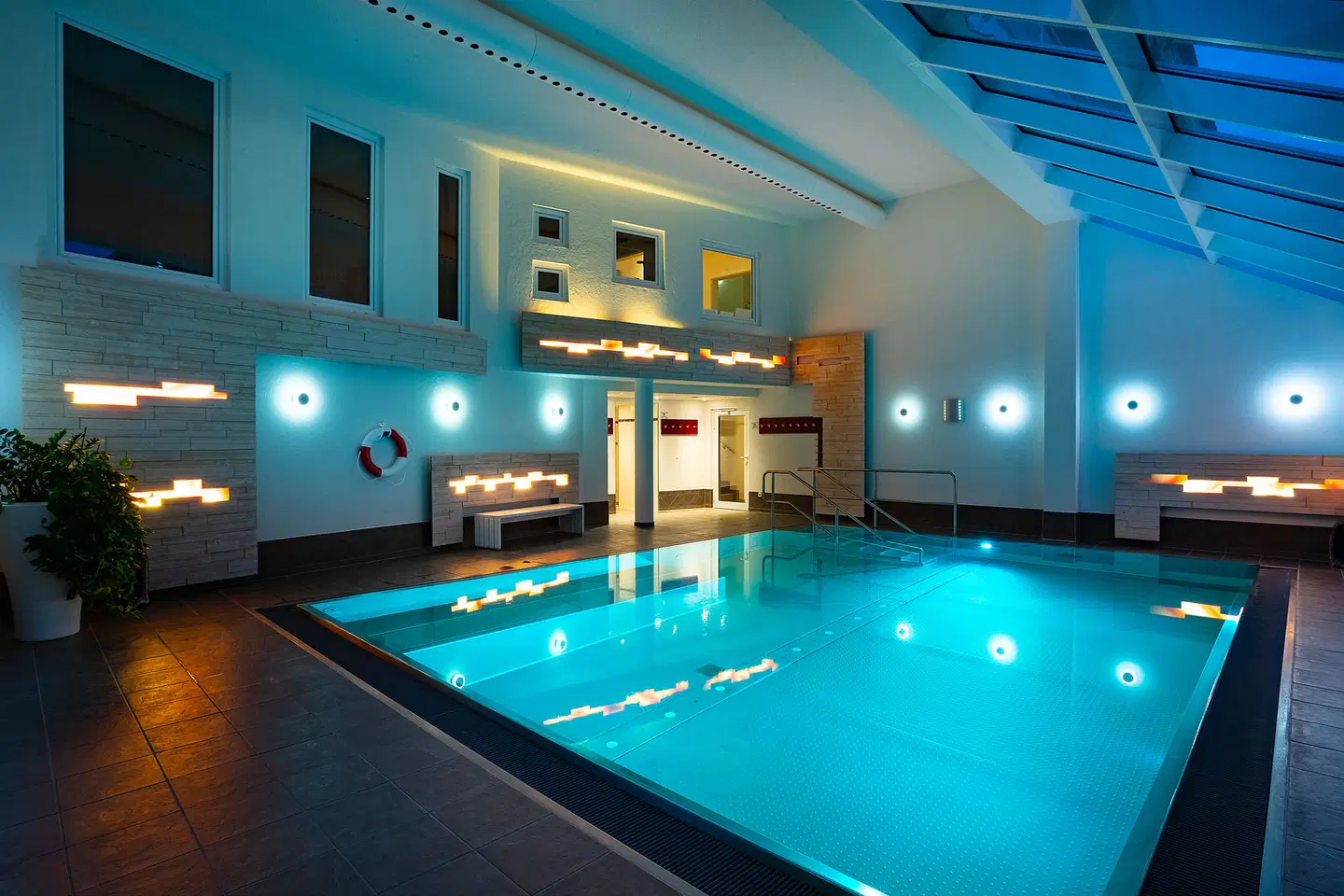 Bio- und Wellnesshotel Alpenblick Hallenbad