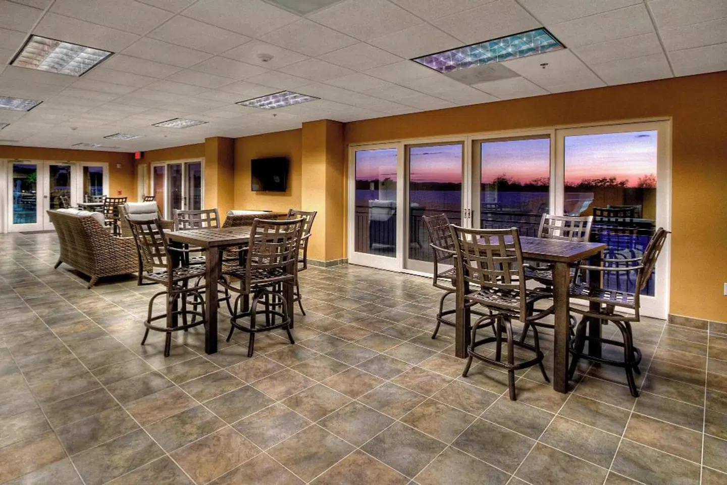 Courtyard by Marriott Nashville Green Hills Bar