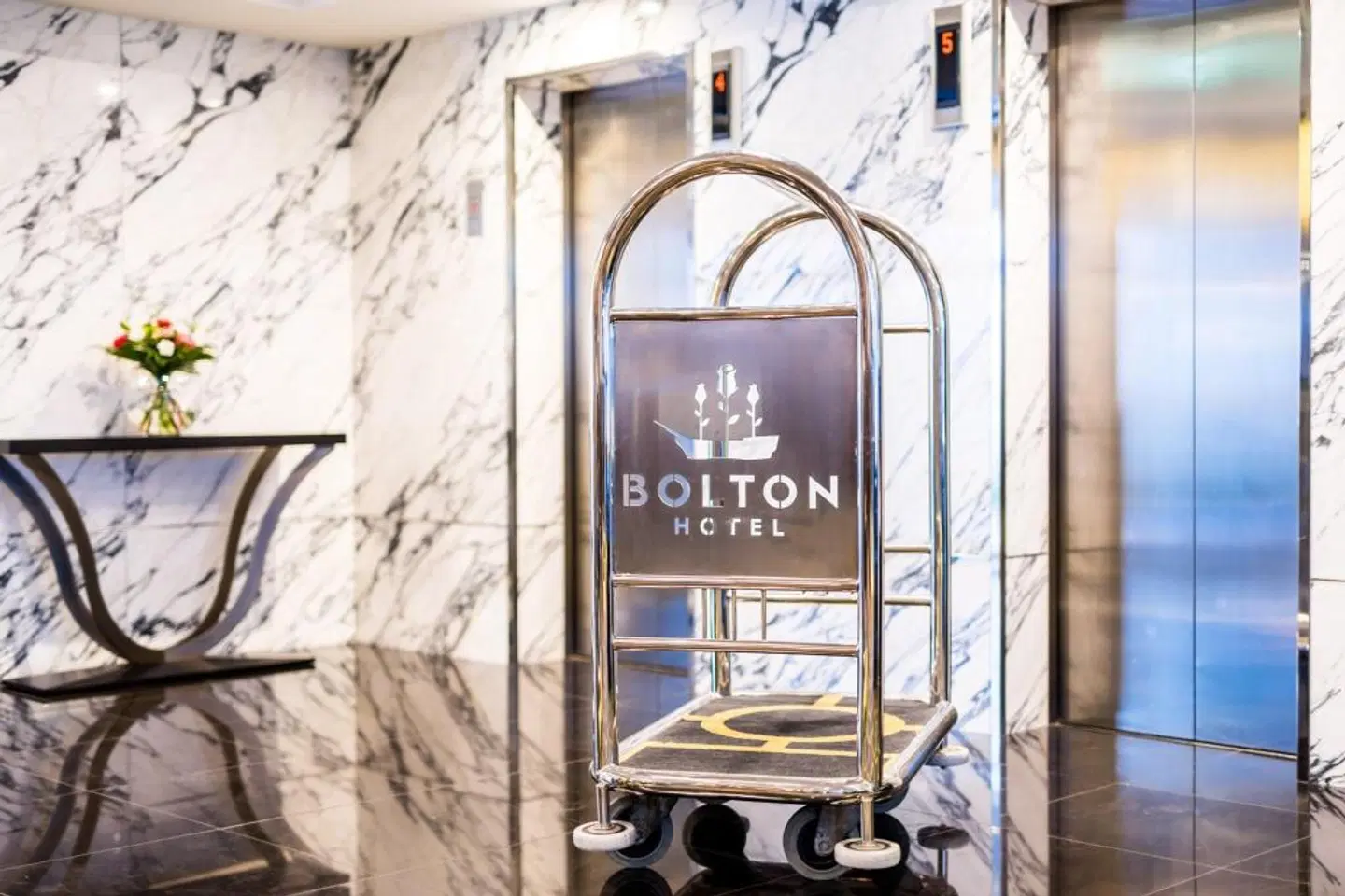 Bolton Hotel EXTERIOR