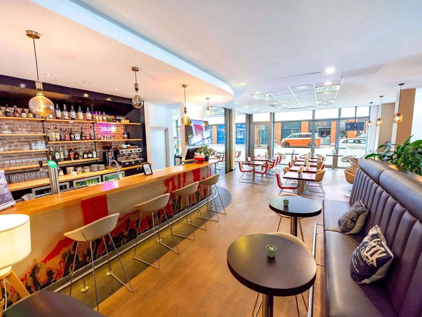 ibis Esch Belval Bar