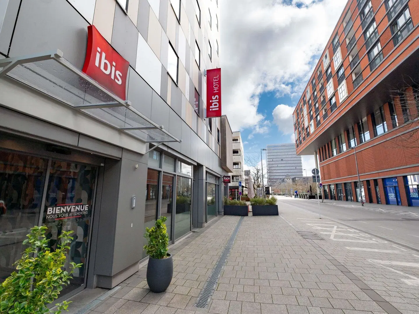 ibis Esch Belval EXTERIOR