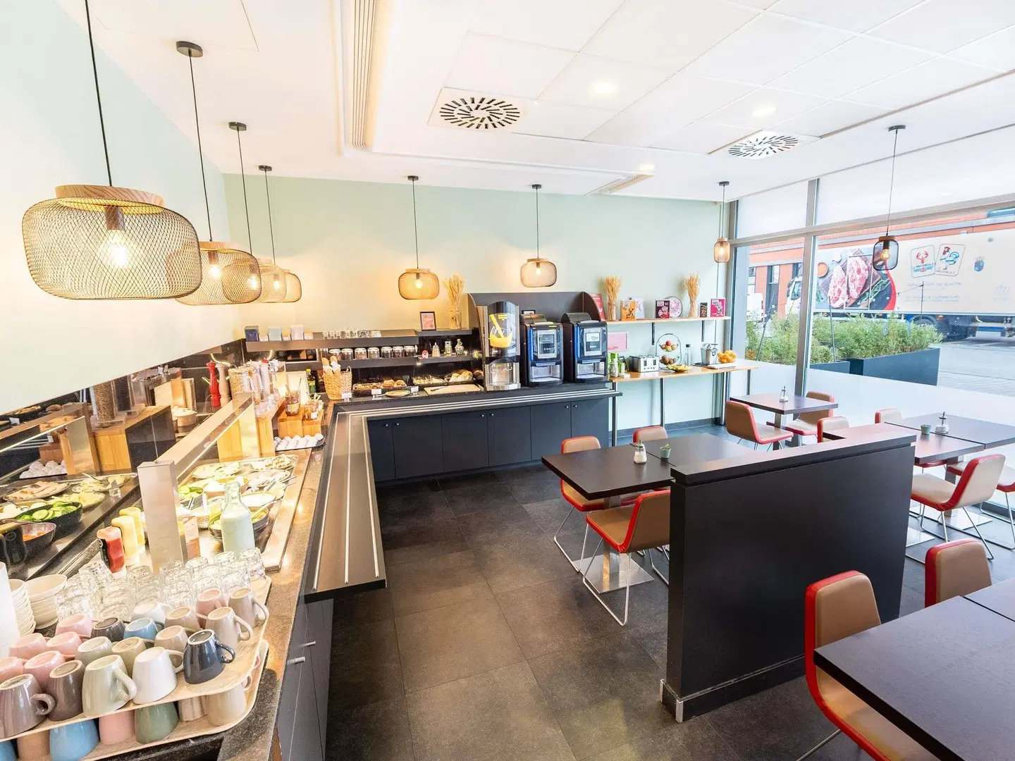 ibis Esch Belval Bar