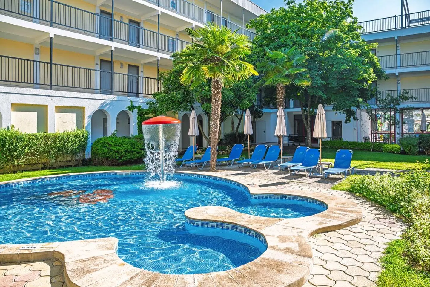 Hotel Longosa OUTDOOR_POOL