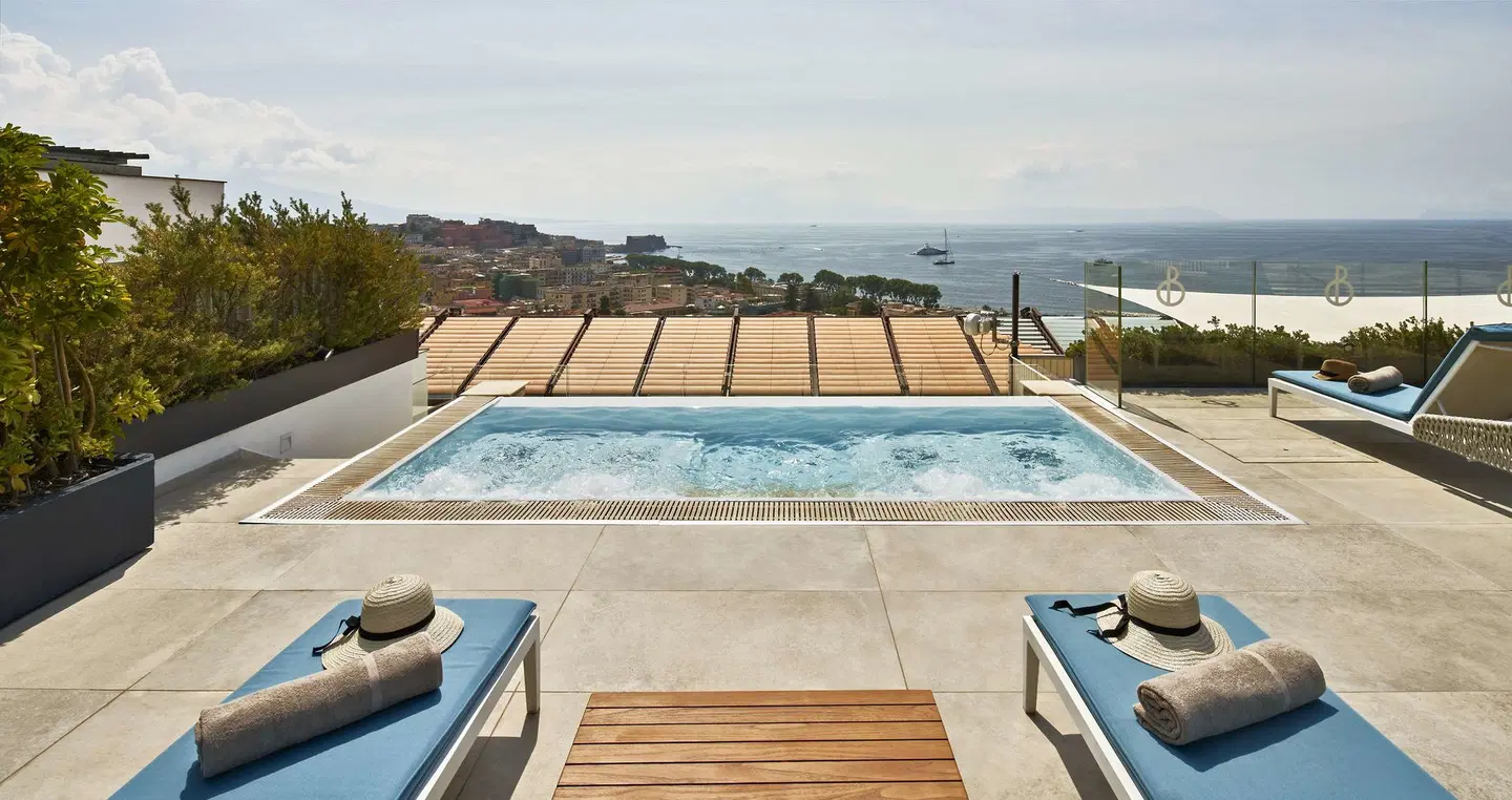 De Bonart Naples, Curio Collection by Hilton OUTDOOR_POOL