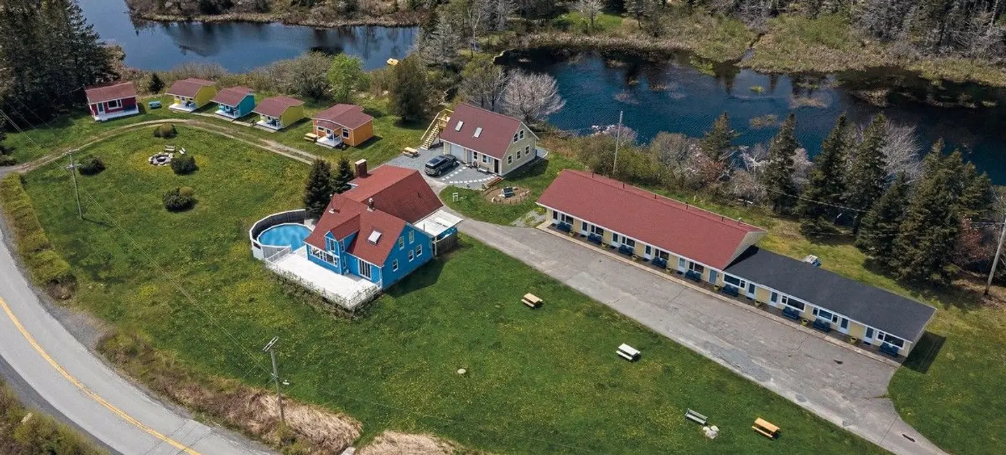 Atlantic View Motel & Cottages EXTERIOR
