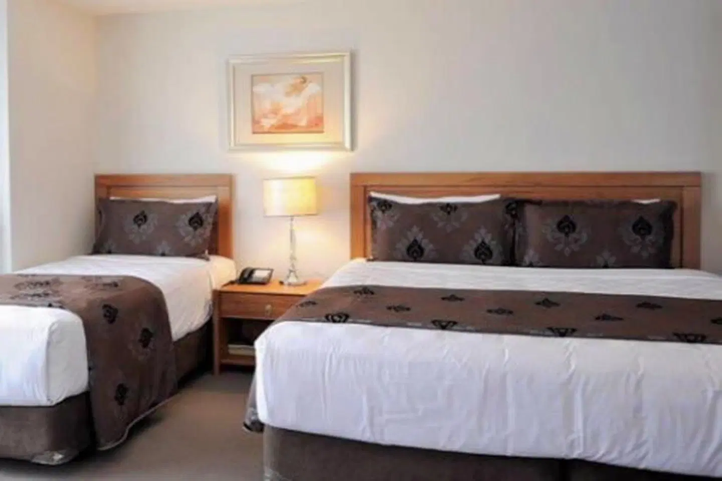 Alexander Inn ROOM_EXAMPLE