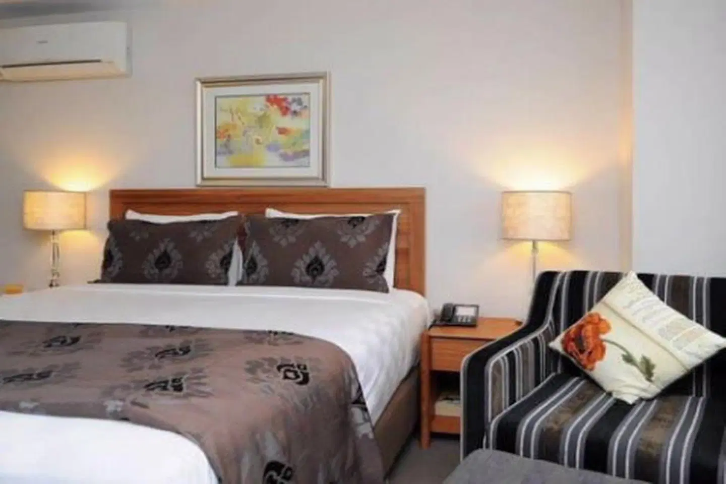 Alexander Inn ROOM_EXAMPLE