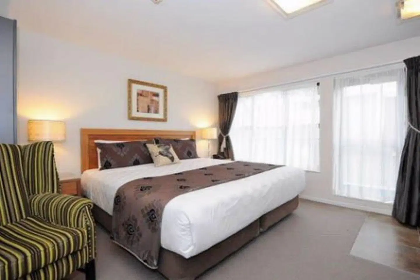 Alexander Inn ROOM_EXAMPLE