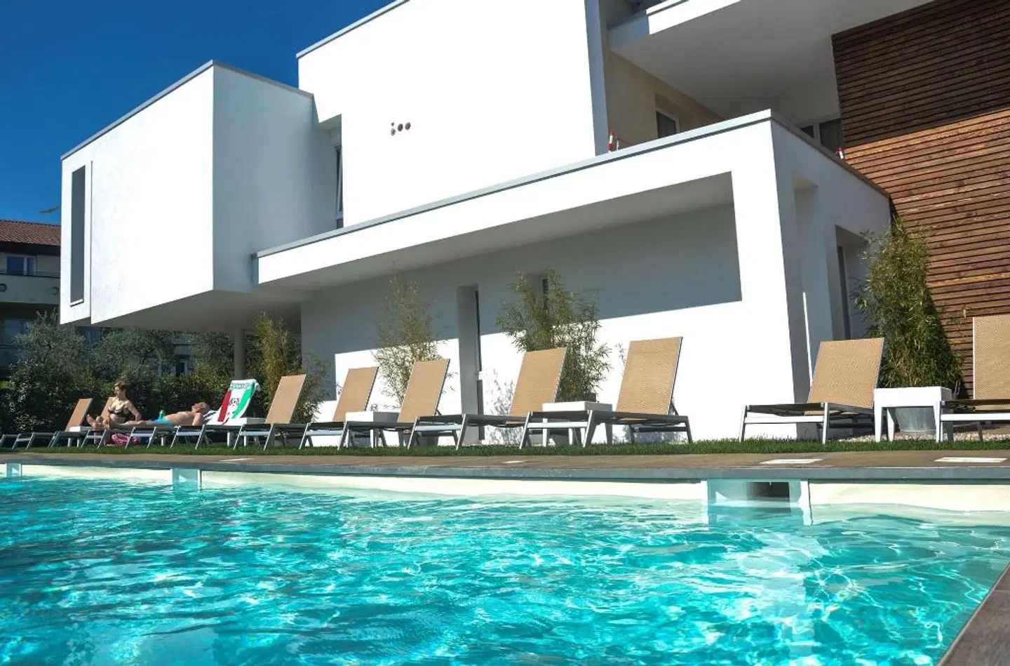 Maximilian OUTDOOR_POOL