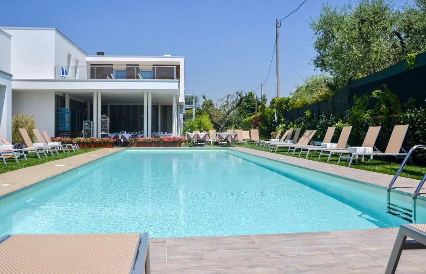 Maximilian OUTDOOR_POOL