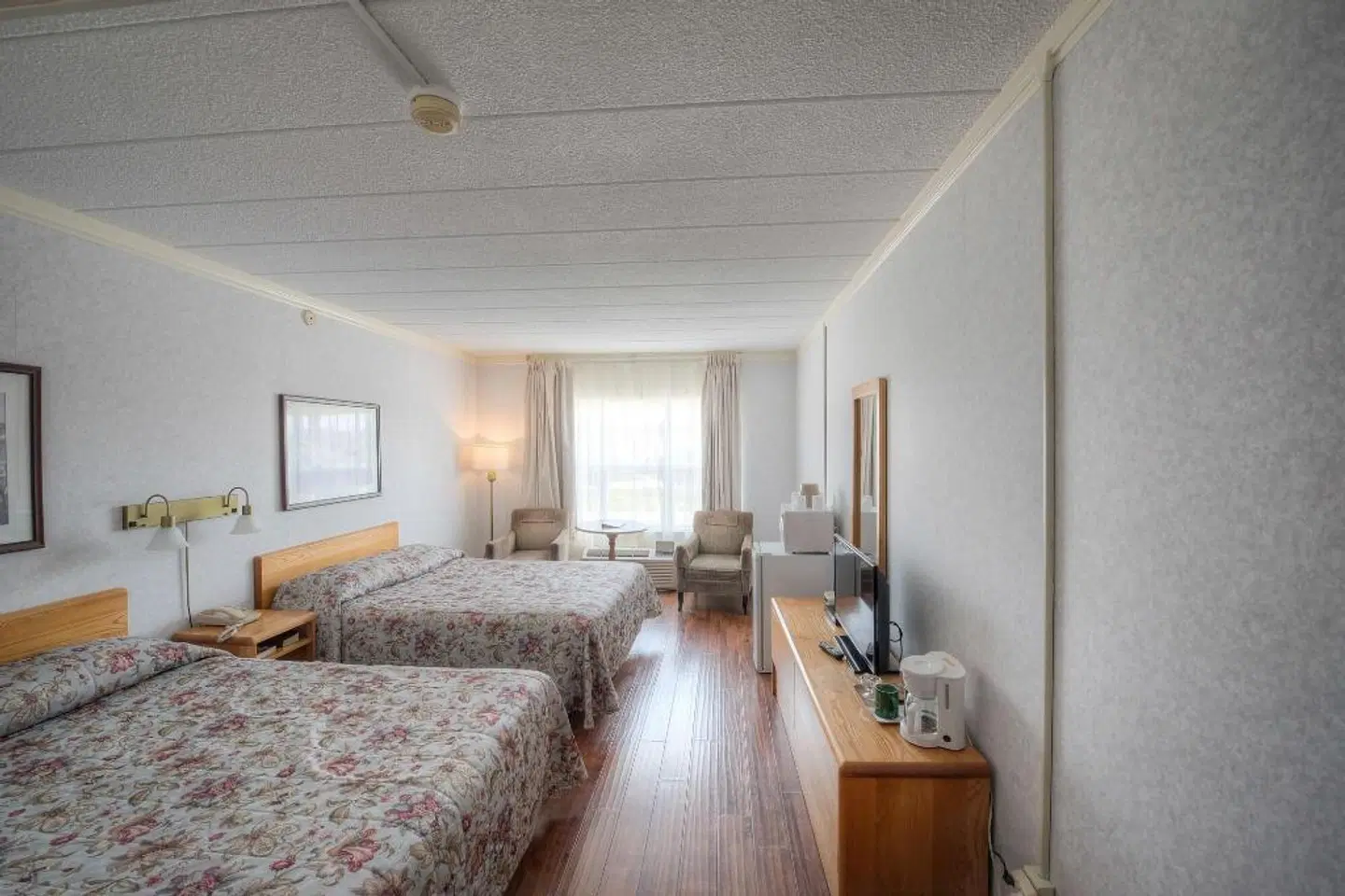 Claymore Inn and Suites ROOM_EXAMPLE