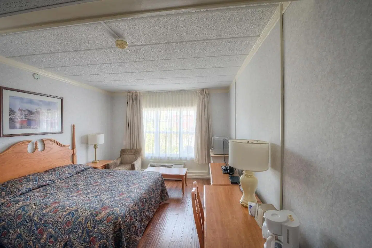 Claymore Inn and Suites ROOM_EXAMPLE