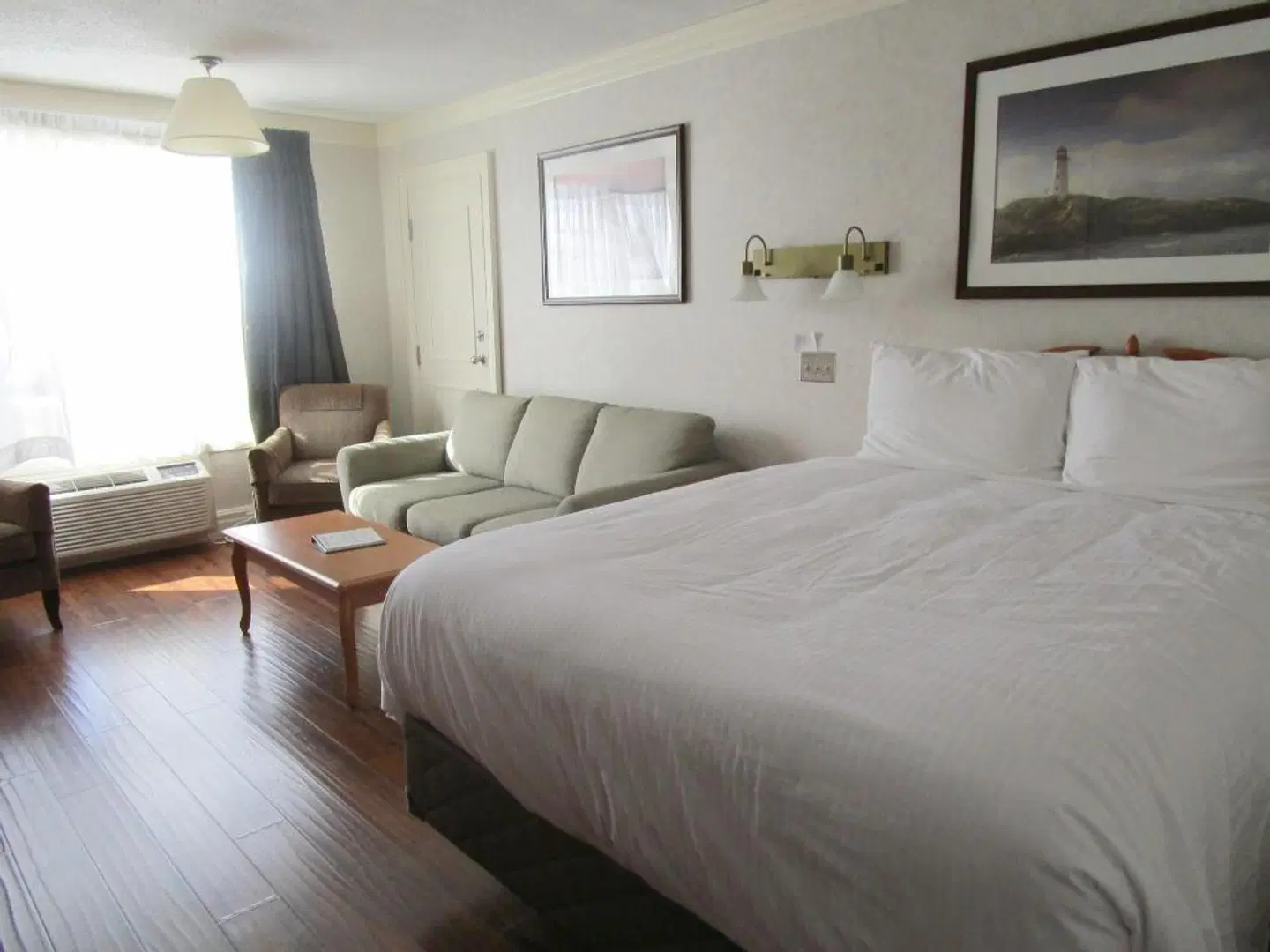 Claymore Inn and Suites ROOM_EXAMPLE