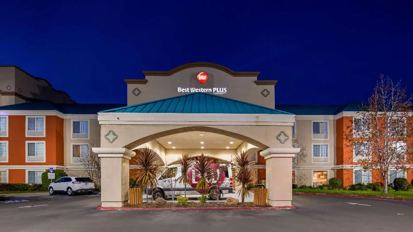 Best Western Airport Inn & Suites Oakland EXTERIOR