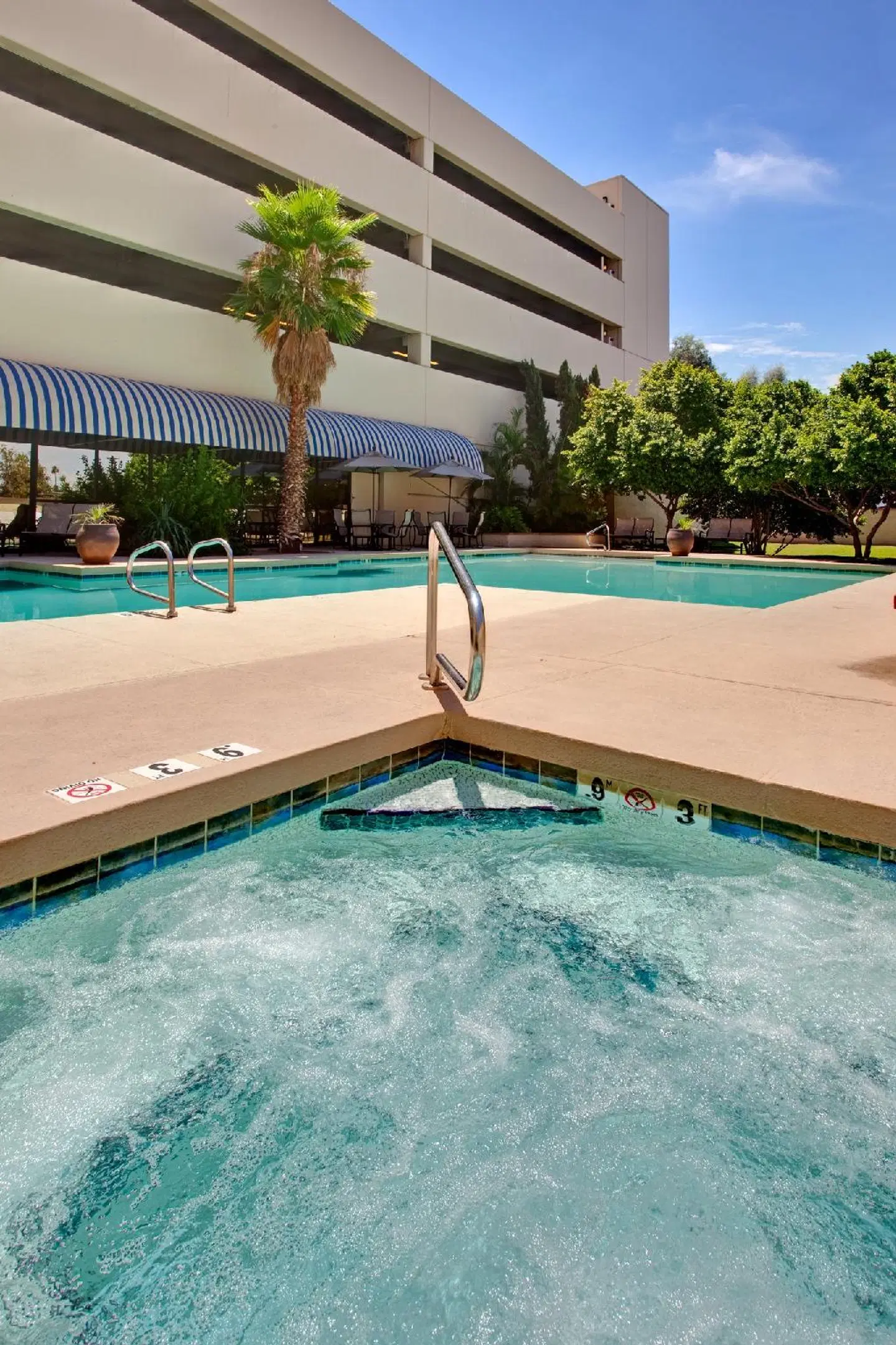 Crowne Plaza Phoenix Airport by IHG OUTDOOR_POOL