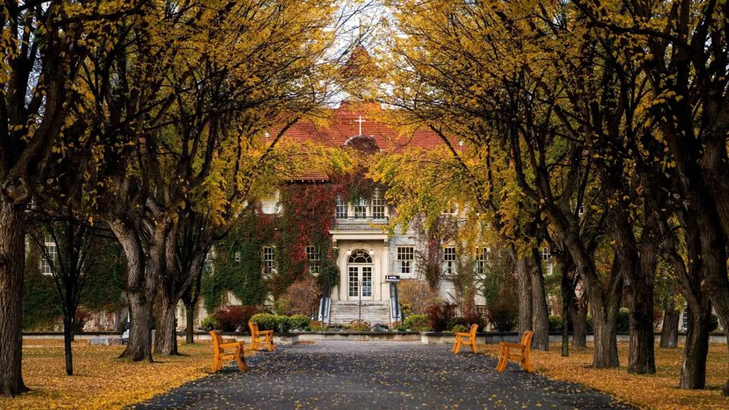 St. Eugene Golf Resort Casino EXTERIOR