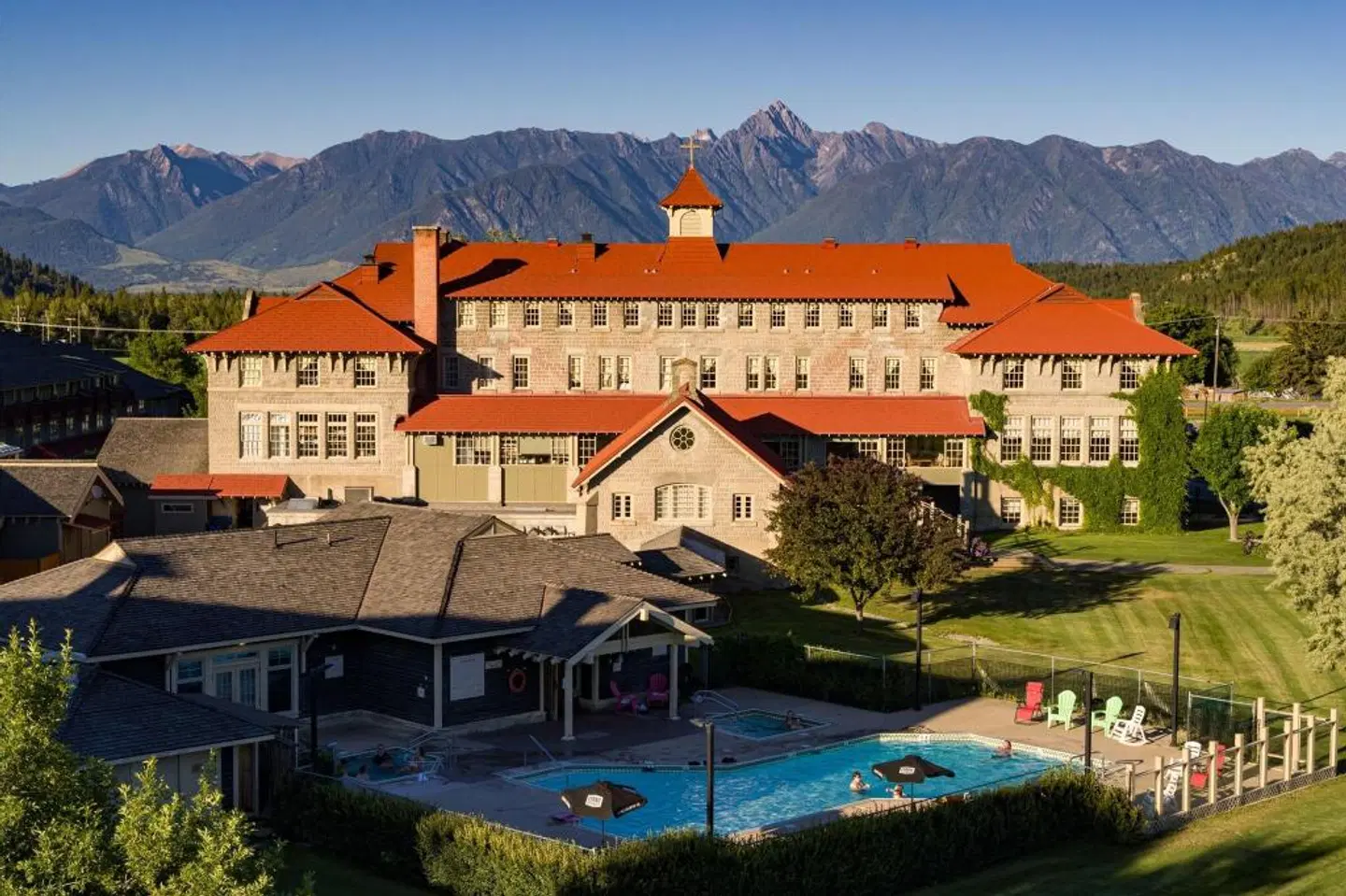 St. Eugene Golf Resort Casino EXTERIOR