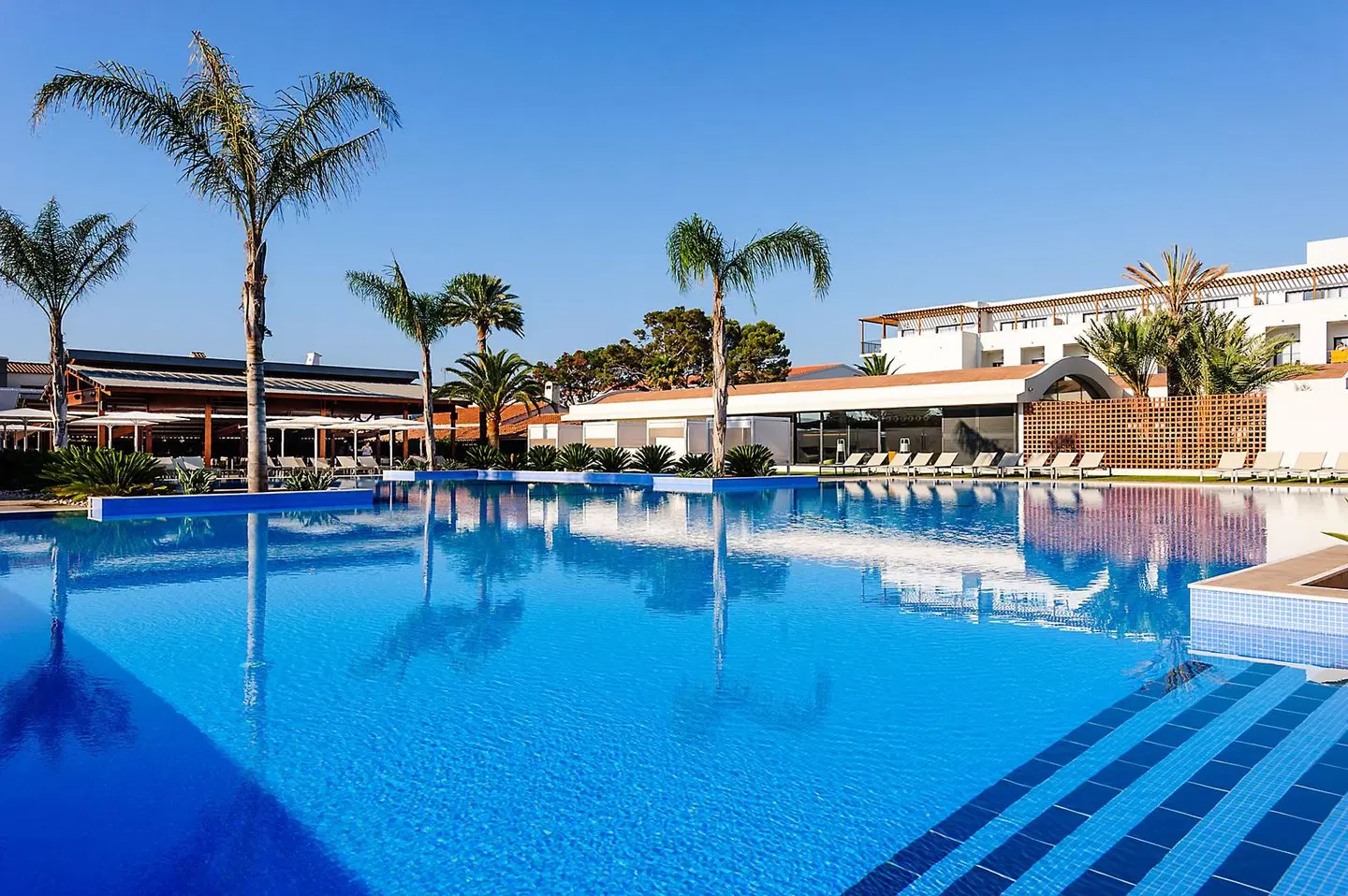 Estival Eldorado Resort OUTDOOR_POOL
